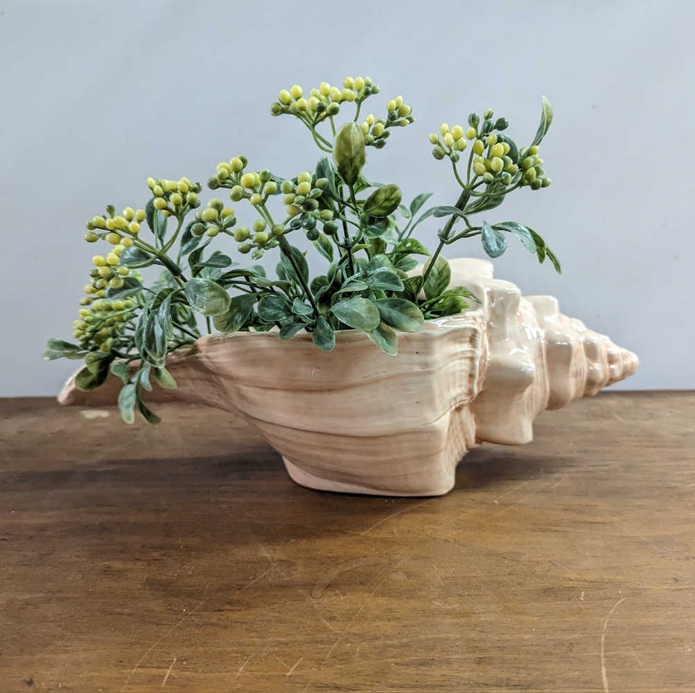 V I N T A G E:: 80s Pink Ceramic Large Seashell Vase